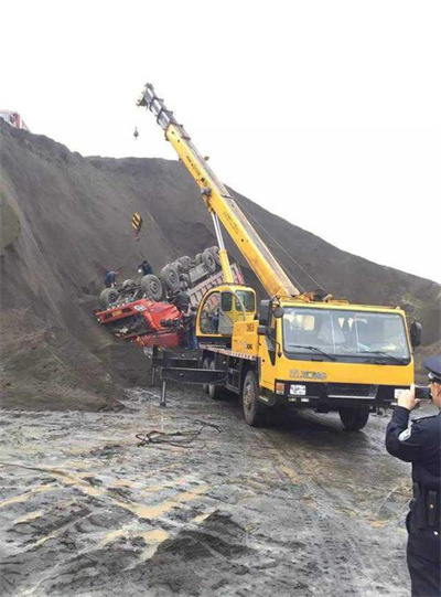 尖山区上犹道路救援